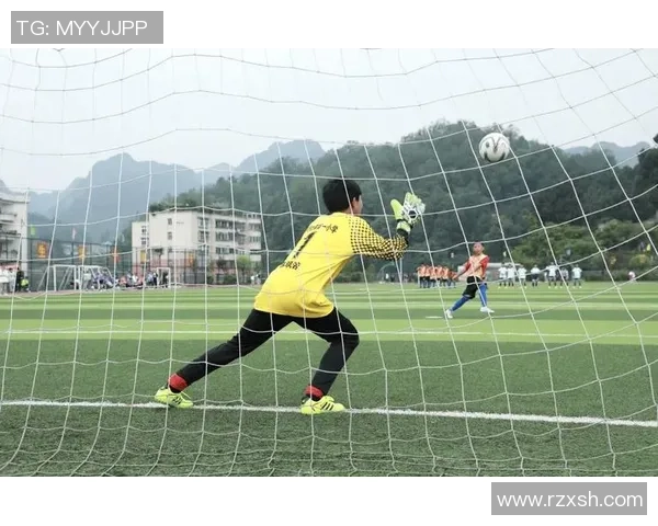 新华社足球明星闪耀绿茵场展现激情与实力引领新时代足球风潮