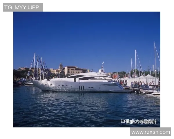 足球明星的奢华小型游艇探秘与海上生活体验分享